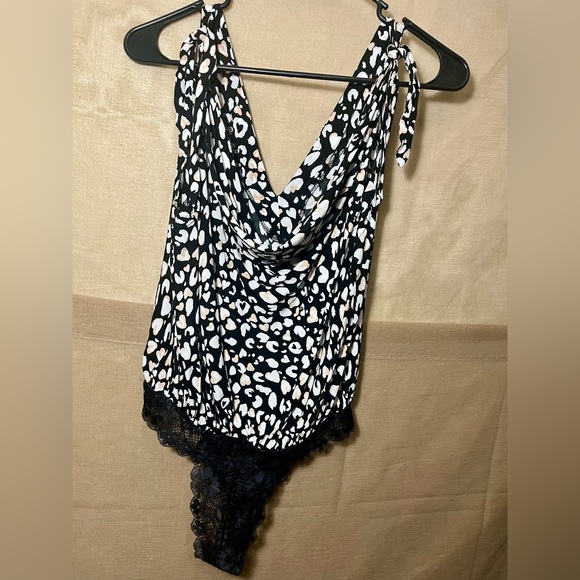 Free People NWOT Intimately bodysuit, lace. Cowl back. - Picture 4 of 7
